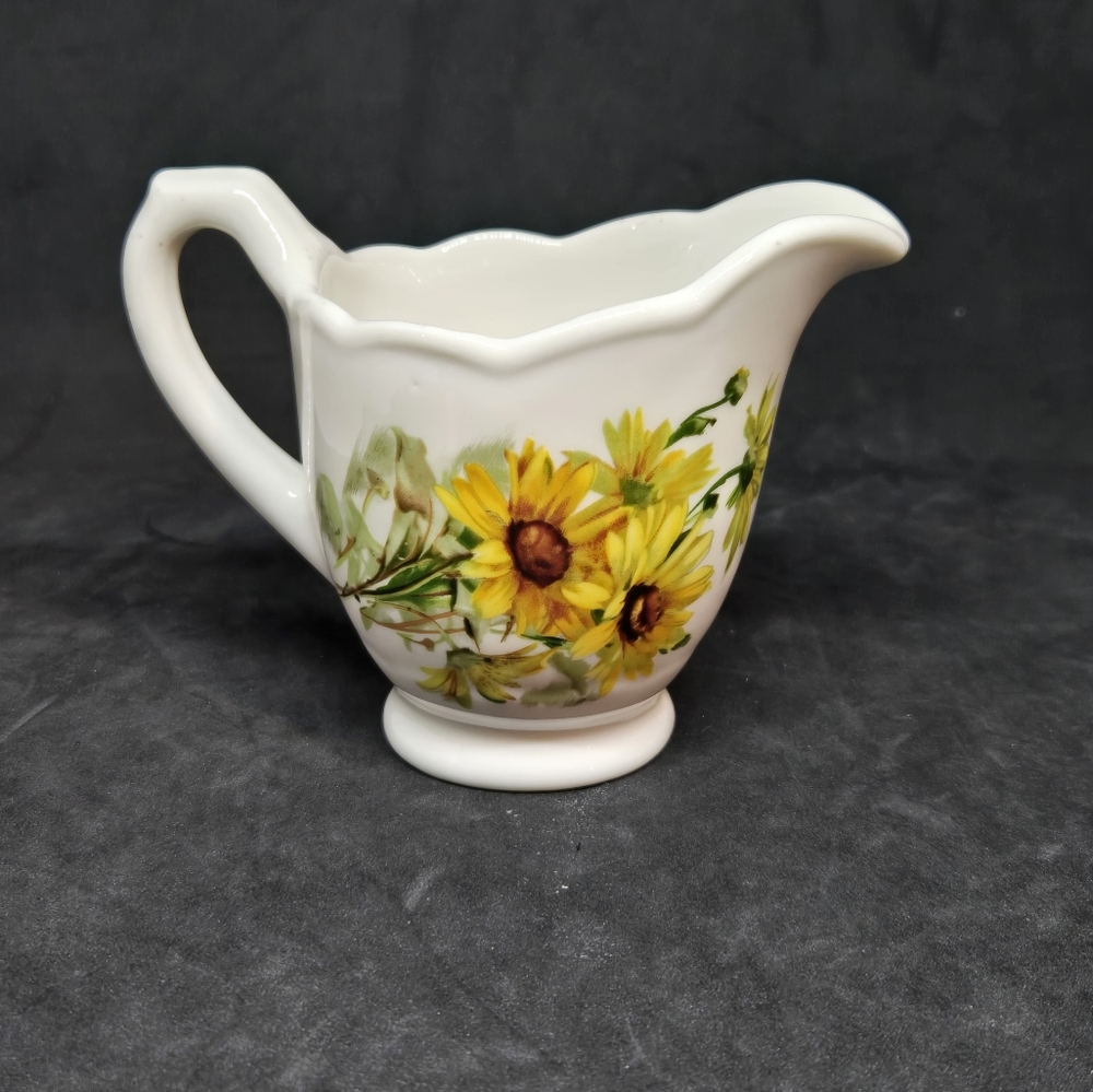 Syracuse China Black Eyed Susan Restaraunt Ware Creamer 96-F